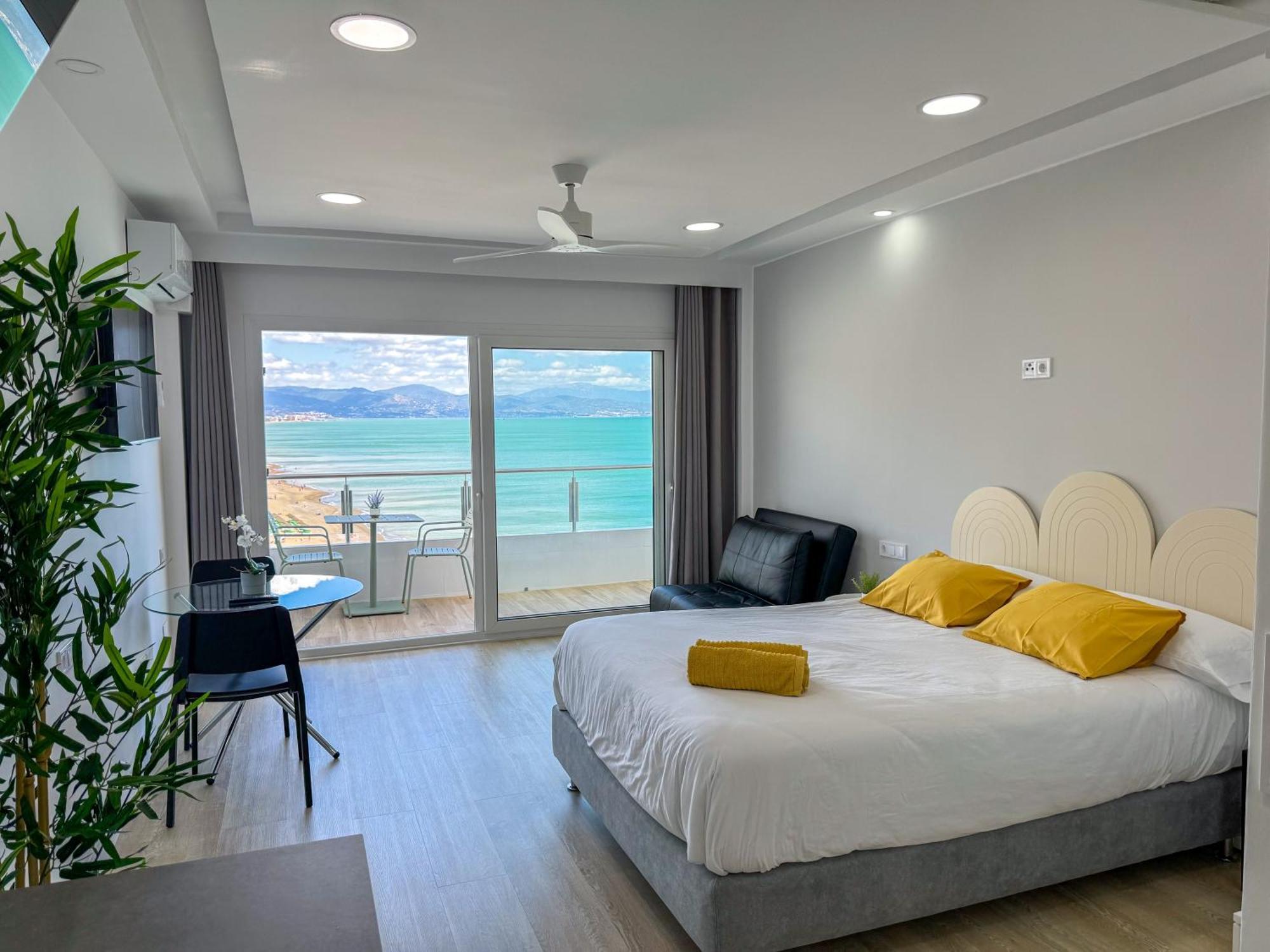 Spectacular Sea Views Torremolinos Lägenhet Exteriör bild